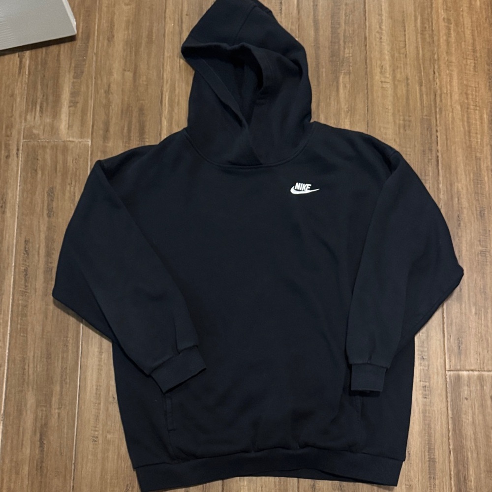 Nike Sportswear Club Fleece
Big Kids' Pullover Hoodie- youth large